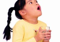 Як навчити дитину полоскати горло: покрокова інструкція